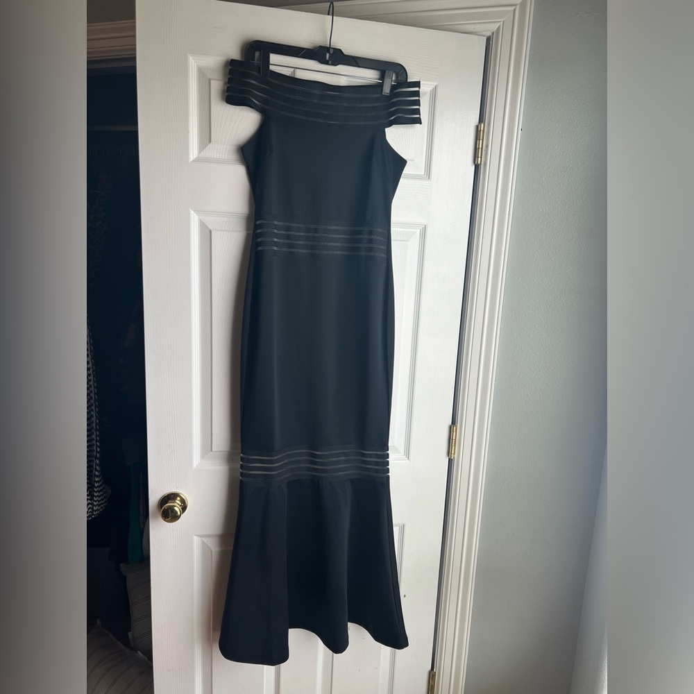 Venus long black mermaid dress sz 6